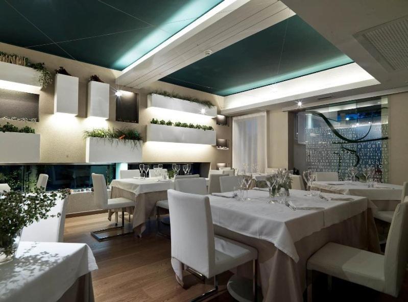 Locanda Ristorante 7 Mari ポルト・ヴィーロ エクステリア 写真